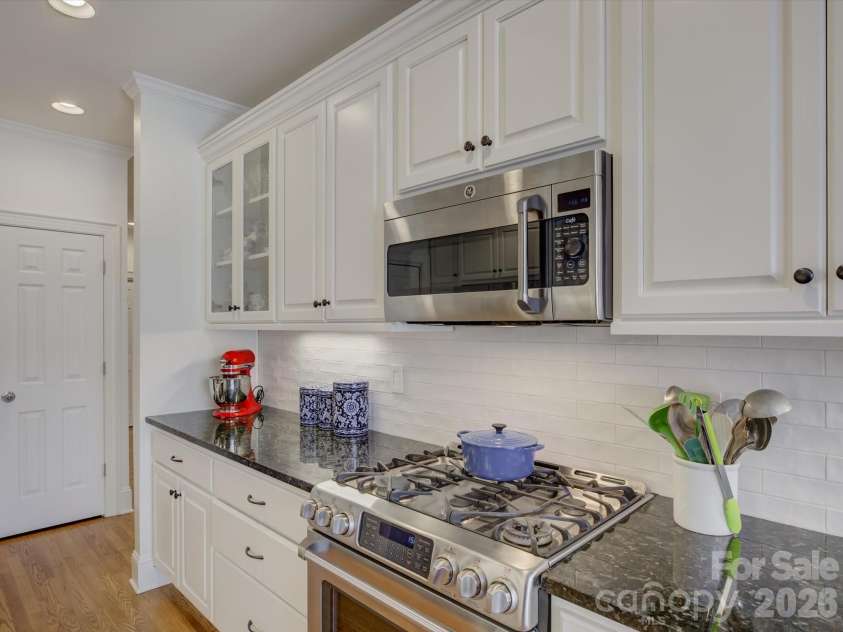 8905 Challis Hill Lane, Charlotte, NC 28226.  MLS# CAR4362815, YatesRealty ID 20522. 