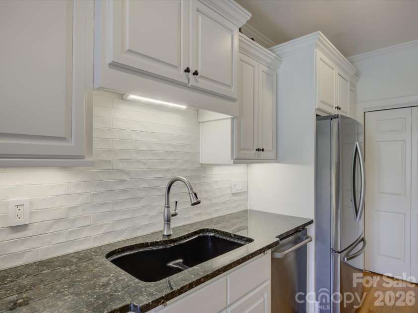 8905 Challis Hill Lane, Charlotte, NC 28226.  MLS# CAR4362815, YatesRealty ID 20522. 
