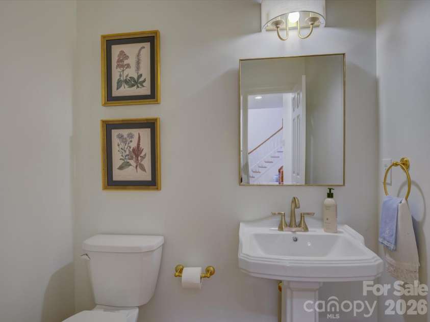 8905 Challis Hill Lane, Charlotte, NC 28226.  MLS# CAR4362815, YatesRealty ID 20522. 