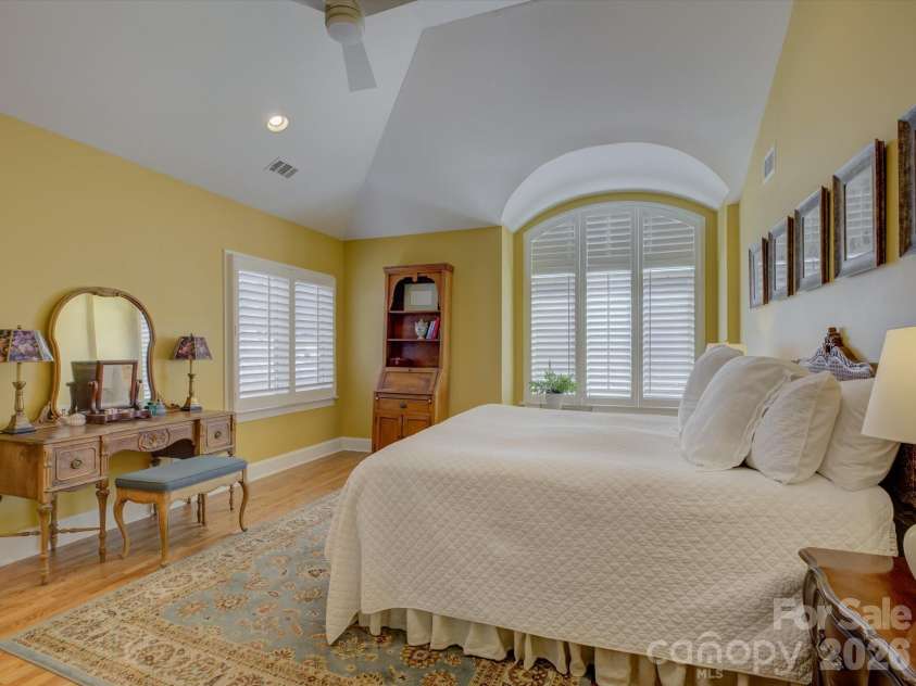 8905 Challis Hill Lane, Charlotte, NC 28226.  MLS# CAR4362815, YatesRealty ID 20522. 
