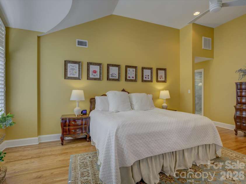 8905 Challis Hill Lane, Charlotte, NC 28226.  MLS# CAR4362815, YatesRealty ID 20522. 