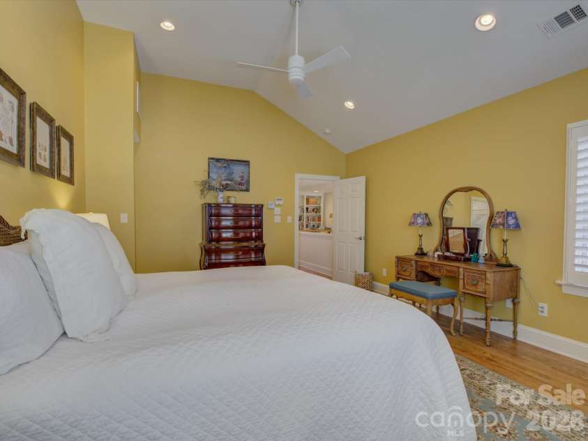 8905 Challis Hill Lane, Charlotte, NC 28226.  MLS# CAR4362815, YatesRealty ID 20522. 