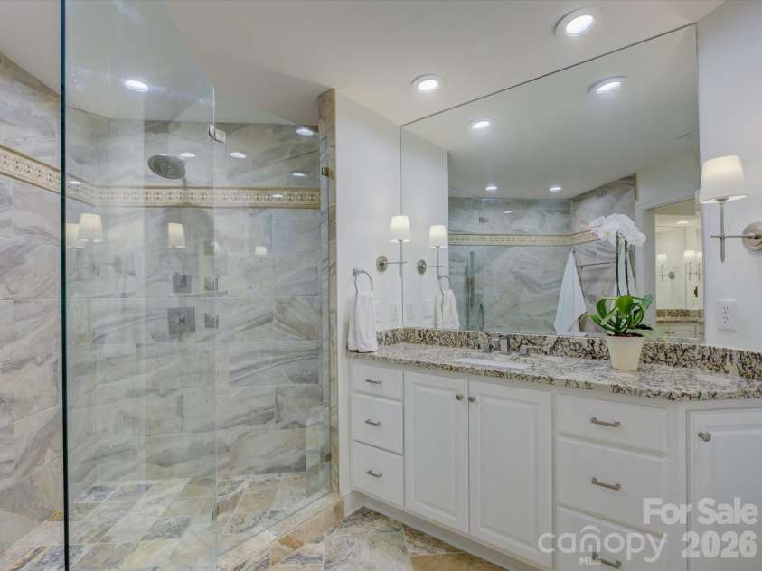8905 Challis Hill Lane, Charlotte, NC 28226.  MLS# CAR4362815, YatesRealty ID 20522. 