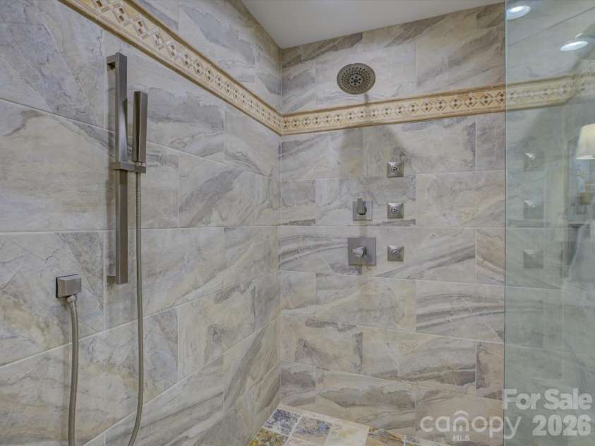 8905 Challis Hill Lane, Charlotte, NC 28226.  MLS# CAR4362815, YatesRealty ID 20522. 