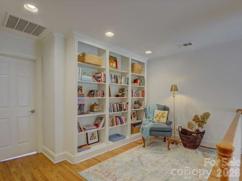 8905 Challis Hill Lane, Charlotte, NC 28226.  MLS# CAR4362815, YatesRealty ID 20522. 
