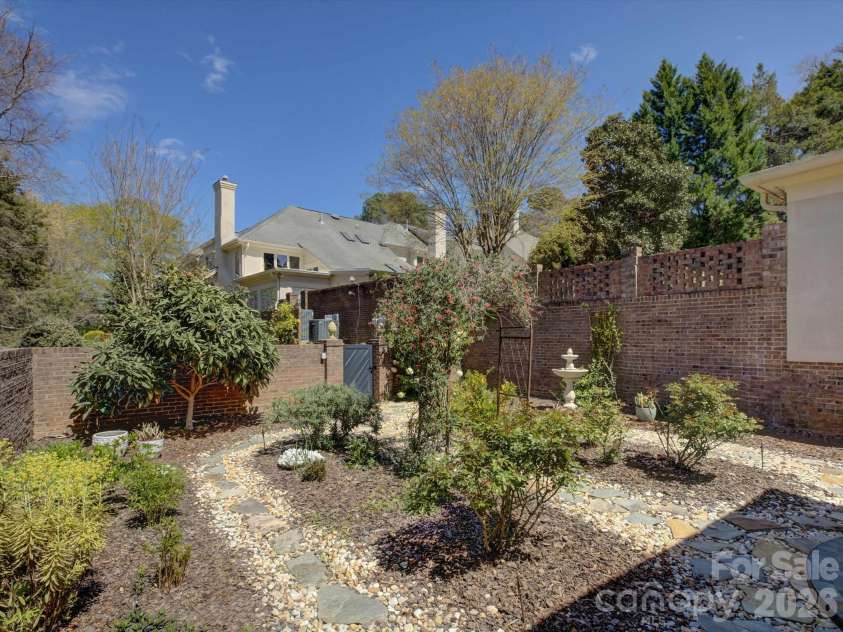 8905 Challis Hill Lane, Charlotte, NC 28226.  MLS# CAR4362815, YatesRealty ID 20522. 