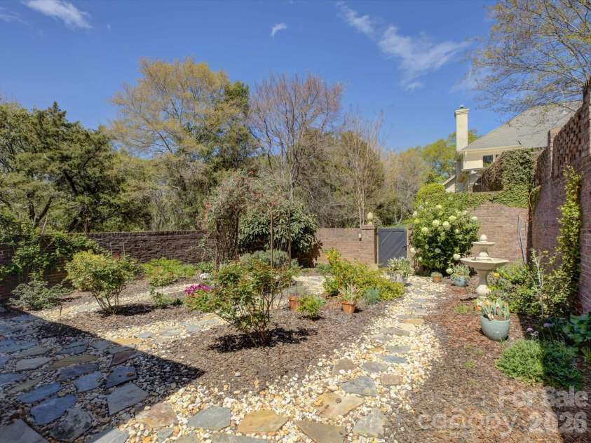 8905 Challis Hill Lane, Charlotte, NC 28226.  MLS# CAR4362815, YatesRealty ID 20522. 