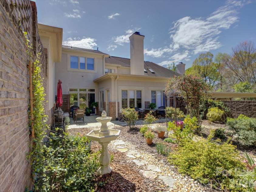 8905 Challis Hill Lane, Charlotte, NC 28226.  MLS# CAR4362815, YatesRealty ID 20522. 
