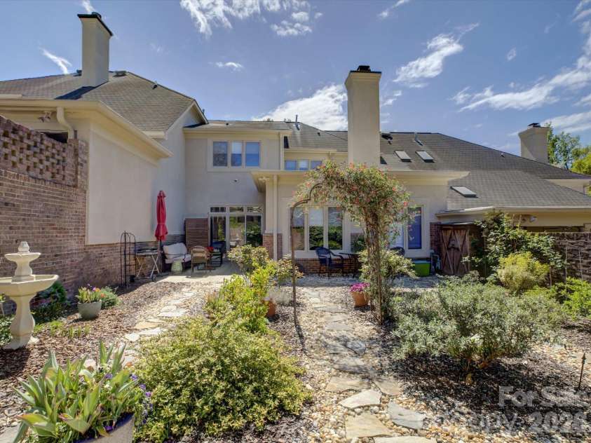 8905 Challis Hill Lane, Charlotte, NC 28226.  MLS# CAR4362815, YatesRealty ID 20522. 