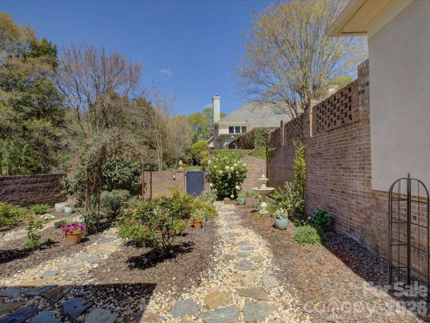 8905 Challis Hill Lane, Charlotte, NC 28226.  MLS# CAR4362815, YatesRealty ID 20522. 