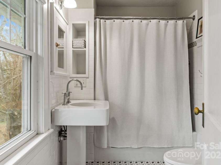 5 Chiles Avenue, Asheville, NC 28803.  MLS# CAR4219140, YatesRealty ID 20523. Upstairs Shared Bathroom