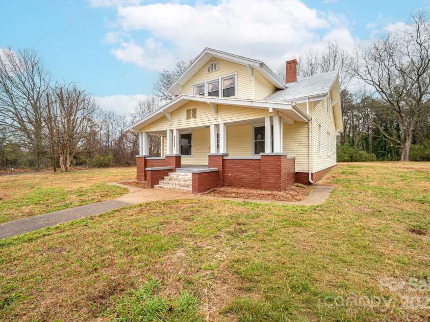 2645 Kool Park Road, Hickory, NC 28601.  MLS# CAR4326876, YatesRealty ID 20524. 