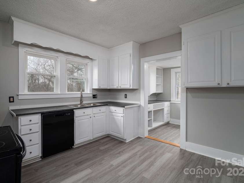 2645 Kool Park Road, Hickory, NC 28601.  MLS# CAR4326876, YatesRealty ID 20524. 