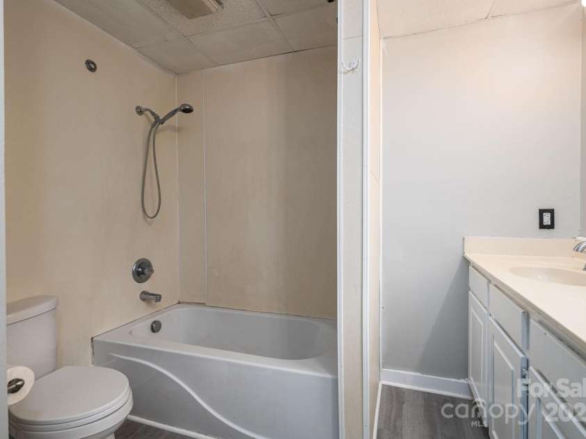 2645 Kool Park Road, Hickory, NC 28601.  MLS# CAR4326876, YatesRealty ID 20524. 