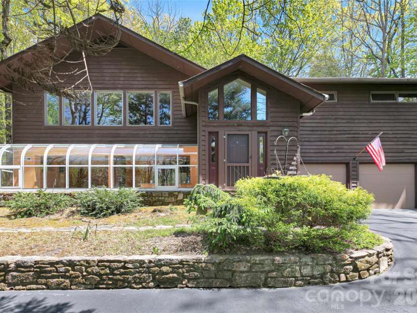 71 Elseetos Drive, Brevard, NC 28712.  MLS# CAR4374968, YatesRealty ID 20524. 
