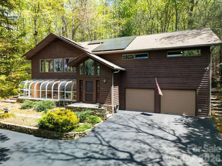 71 Elseetos Drive, Brevard, NC 28712.  MLS# CAR4374968, YatesRealty ID 20524. 