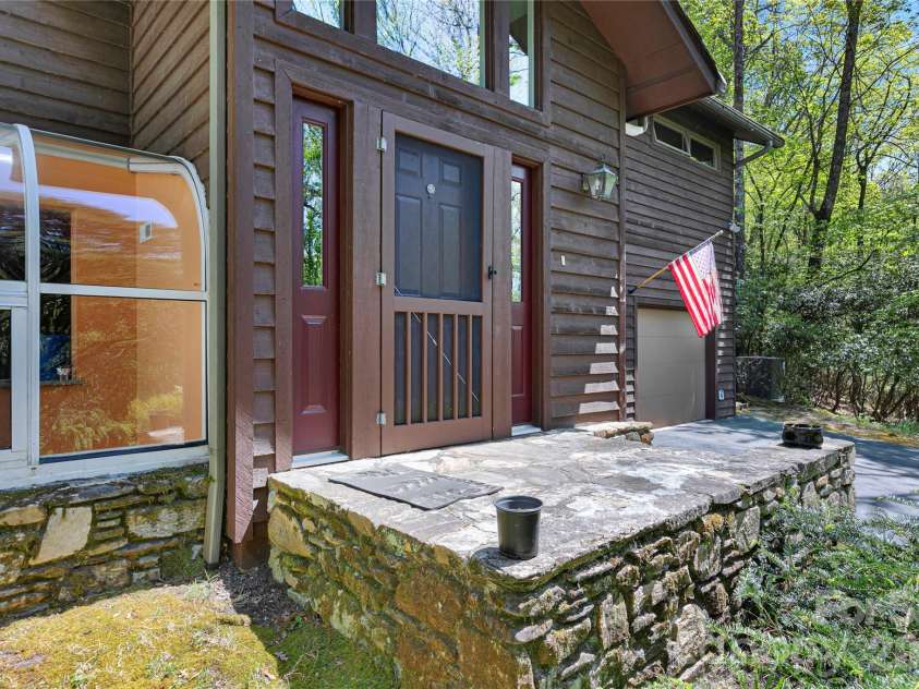 71 Elseetos Drive, Brevard, NC 28712.  MLS# CAR4374968, YatesRealty ID 20524. 