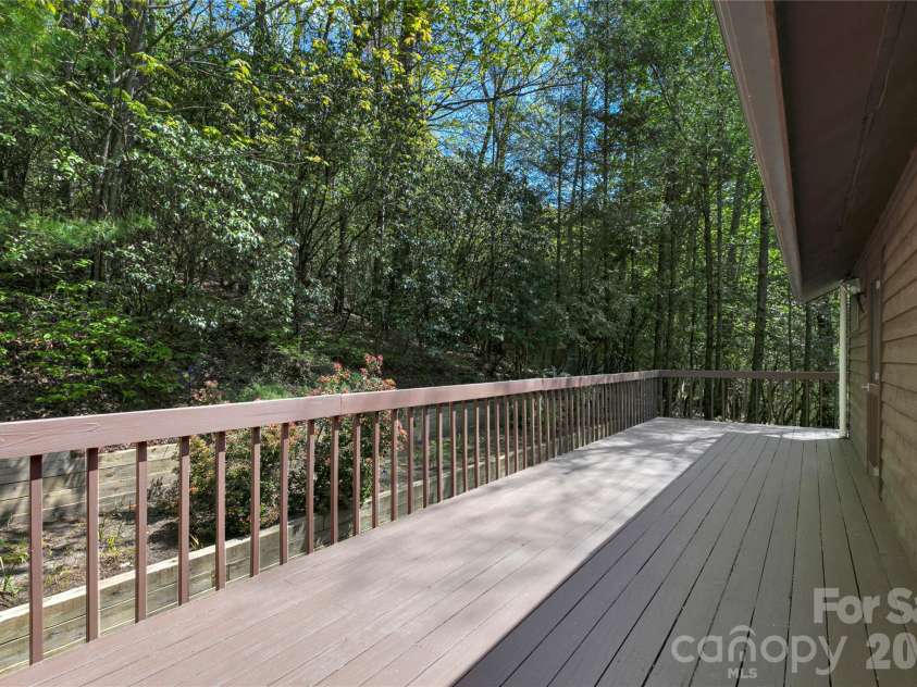 71 Elseetos Drive, Brevard, NC 28712.  MLS# CAR4374968, YatesRealty ID 20524. 