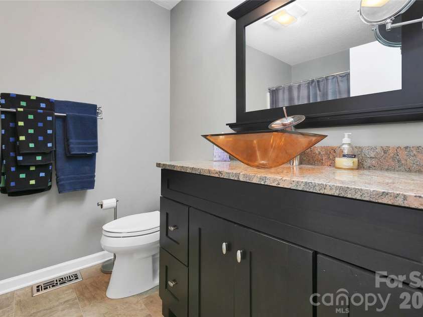 71 Elseetos Drive, Brevard, NC 28712.  MLS# CAR4374968, YatesRealty ID 20524. 