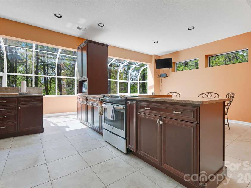 71 Elseetos Drive, Brevard, NC 28712.  MLS# CAR4374968, YatesRealty ID 20524. 