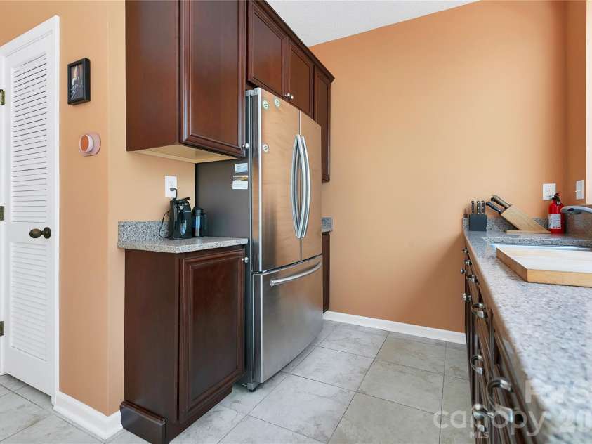 71 Elseetos Drive, Brevard, NC 28712.  MLS# CAR4374968, YatesRealty ID 20524. 