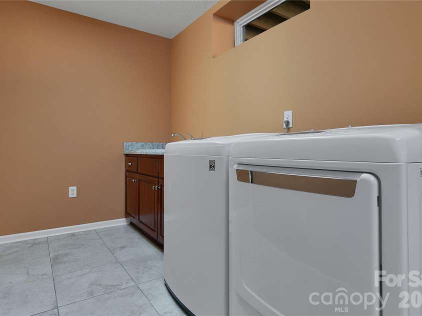 71 Elseetos Drive, Brevard, NC 28712.  MLS# CAR4374968, YatesRealty ID 20524. 
