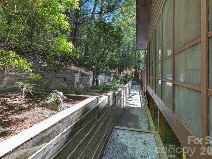 71 Elseetos Drive, Brevard, NC 28712.  MLS# CAR4374968, YatesRealty ID 20524. 