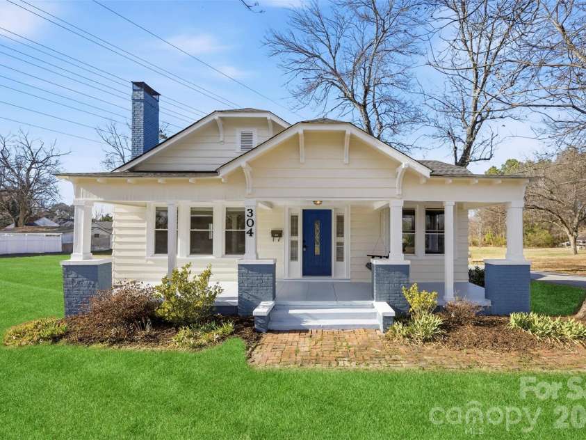304 Lowrance Avenue, Kannapolis, NC 28081.  MLS# CAR4347573, YatesRealty ID 20525. 