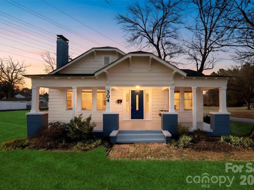 304 Lowrance Avenue, Kannapolis, NC 28081.  MLS# CAR4347573, YatesRealty ID 20525. 
