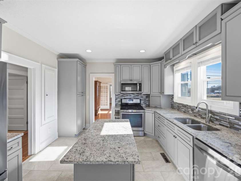 304 Lowrance Avenue, Kannapolis, NC 28081.  MLS# CAR4347573, YatesRealty ID 20525. 