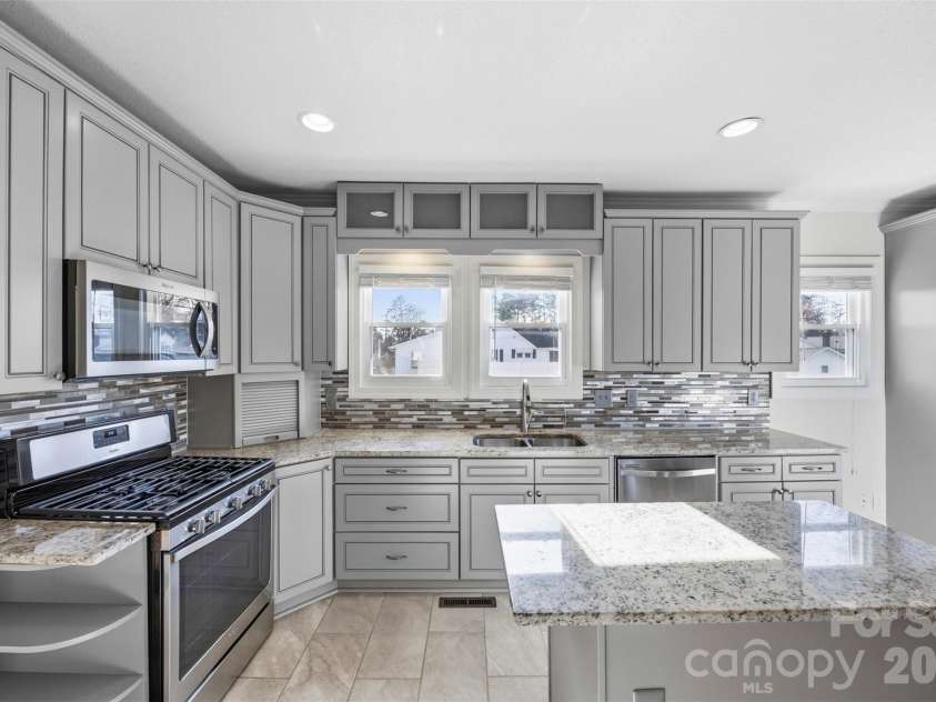 304 Lowrance Avenue, Kannapolis, NC 28081.  MLS# CAR4347573, YatesRealty ID 20525. 