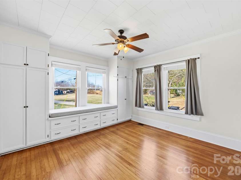 304 Lowrance Avenue, Kannapolis, NC 28081.  MLS# CAR4347573, YatesRealty ID 20525. 