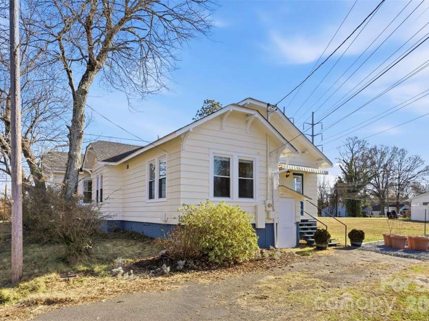 304 Lowrance Avenue, Kannapolis, NC 28081.  MLS# CAR4347573, YatesRealty ID 20525. 