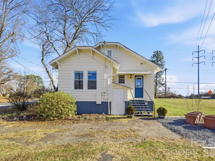 304 Lowrance Avenue, Kannapolis, NC 28081.  MLS# CAR4347573, YatesRealty ID 20525. 
