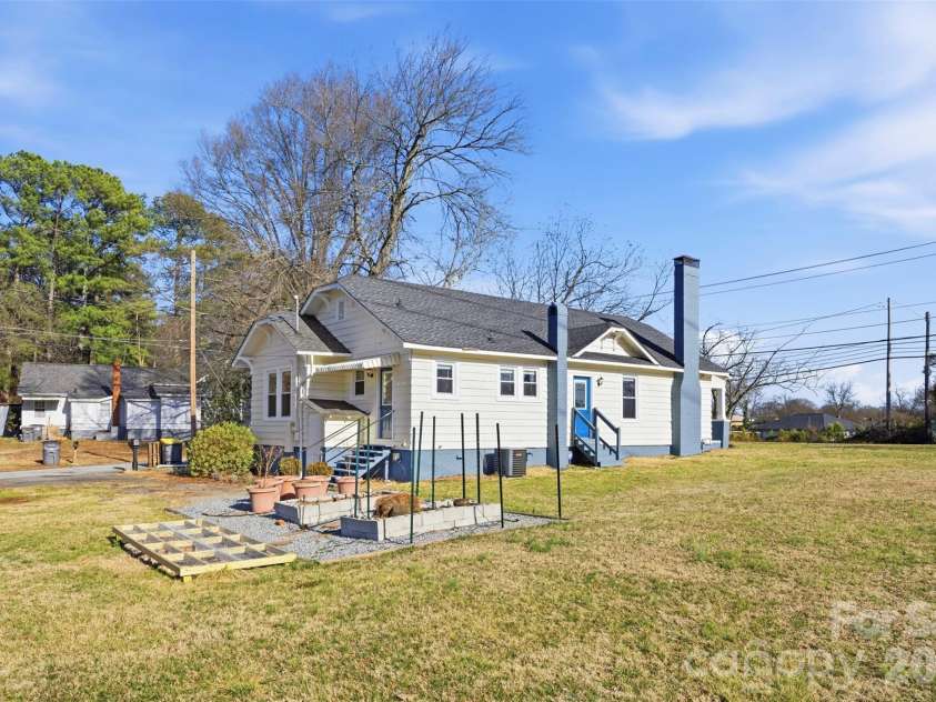 304 Lowrance Avenue, Kannapolis, NC 28081.  MLS# CAR4347573, YatesRealty ID 20525. 
