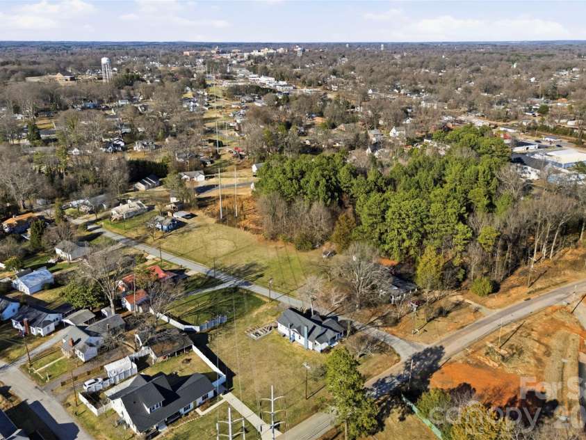 304 Lowrance Avenue, Kannapolis, NC 28081.  MLS# CAR4347573, YatesRealty ID 20525. 