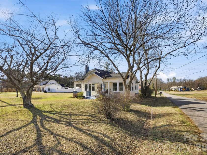 304 Lowrance Avenue, Kannapolis, NC 28081.  MLS# CAR4347573, YatesRealty ID 20525. 