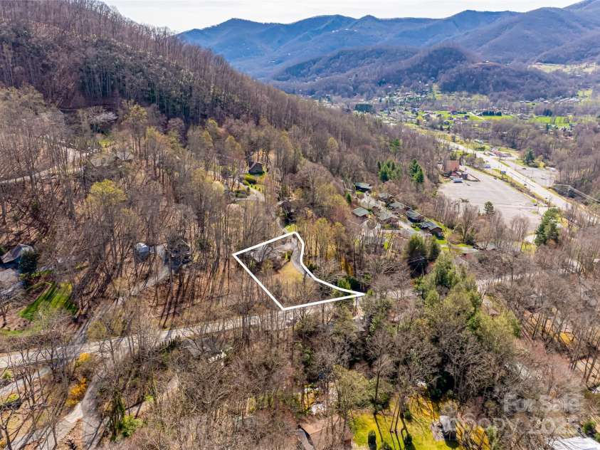 39 Antler Springs Way, Maggie Valley, NC 28751.  MLS# CAR4240896, YatesRealty ID 20525. 