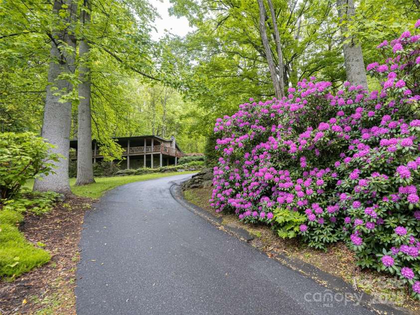 39 Antler Springs Way, Maggie Valley, NC 28751.  MLS# CAR4240896, YatesRealty ID 20525. 