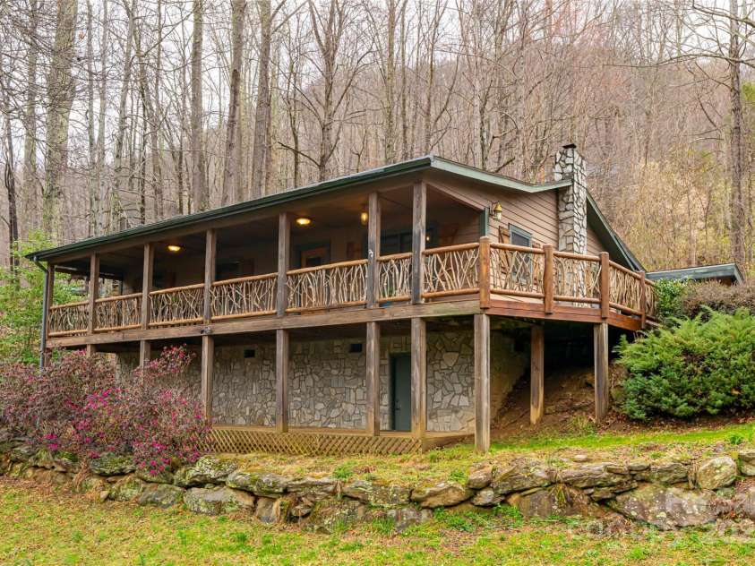 39 Antler Springs Way, Maggie Valley, NC 28751.  MLS# CAR4240896, YatesRealty ID 20525. 