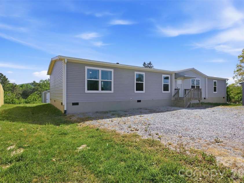 123 Big Oak Road, Hendersonville, NC 28792.  MLS# CAR4372705, YatesRealty ID 20526. 