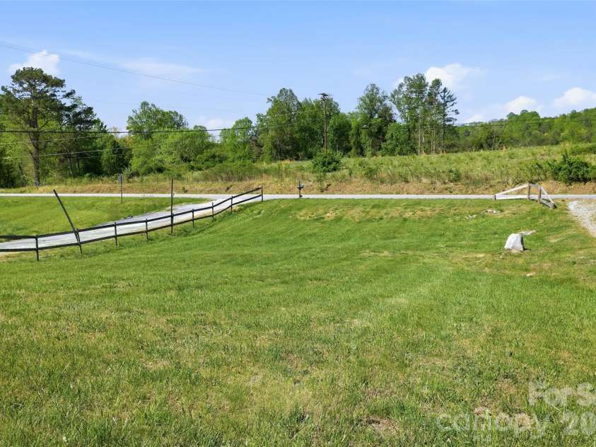 123 Big Oak Road, Hendersonville, NC 28792.  MLS# CAR4372705, YatesRealty ID 20526. 
