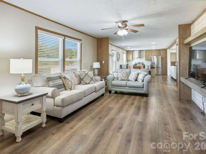 123 Big Oak Road, Hendersonville, NC 28792.  MLS# CAR4372705, YatesRealty ID 20526. 