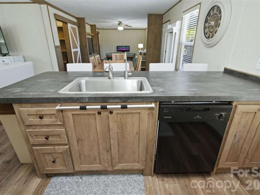 123 Big Oak Road, Hendersonville, NC 28792.  MLS# CAR4372705, YatesRealty ID 20526. 