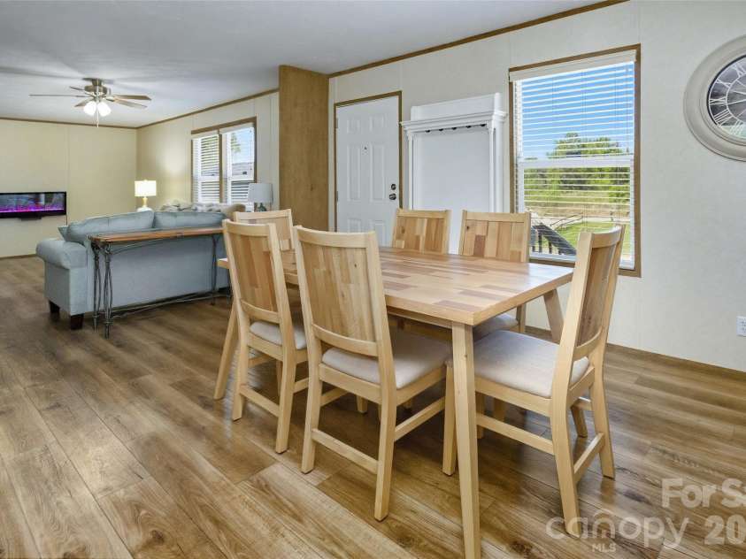 123 Big Oak Road, Hendersonville, NC 28792.  MLS# CAR4372705, YatesRealty ID 20526. 