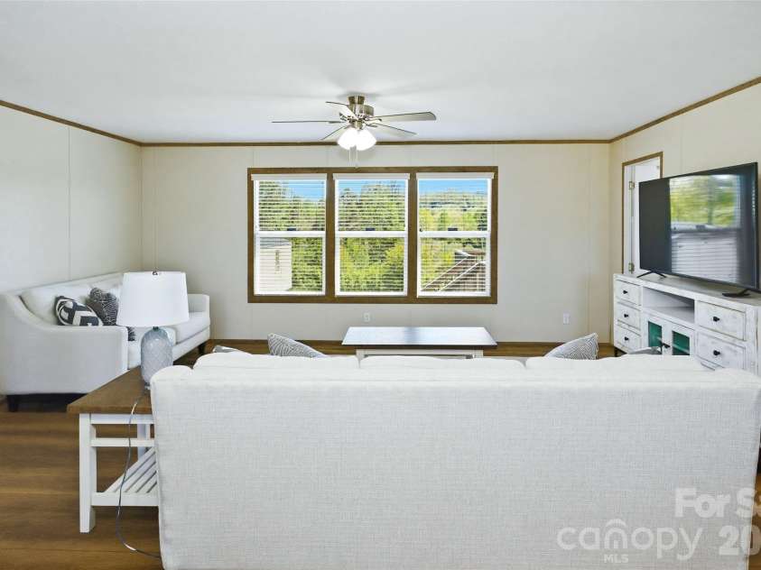 123 Big Oak Road, Hendersonville, NC 28792.  MLS# CAR4372705, YatesRealty ID 20526. 