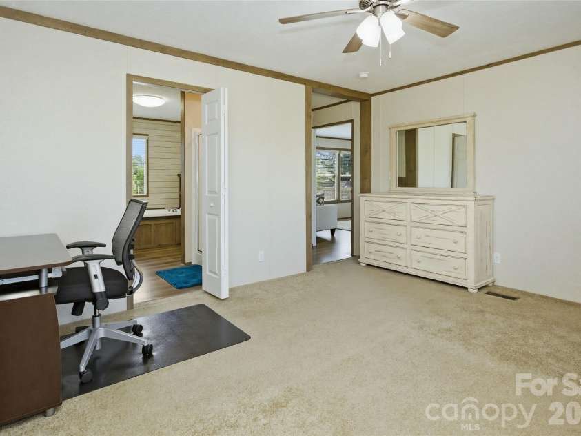 123 Big Oak Road, Hendersonville, NC 28792.  MLS# CAR4372705, YatesRealty ID 20526. 