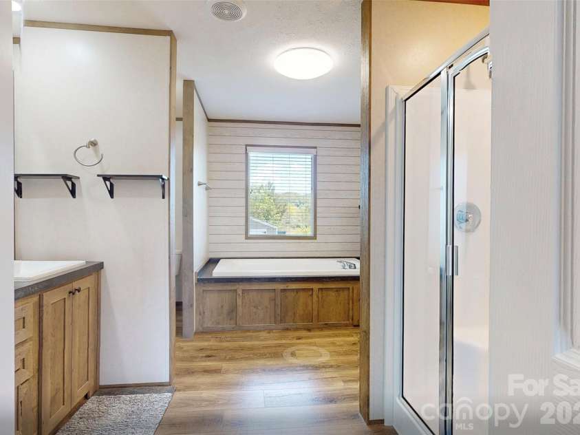 123 Big Oak Road, Hendersonville, NC 28792.  MLS# CAR4372705, YatesRealty ID 20526. 