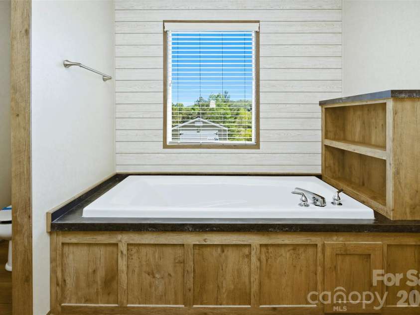 123 Big Oak Road, Hendersonville, NC 28792.  MLS# CAR4372705, YatesRealty ID 20526. 