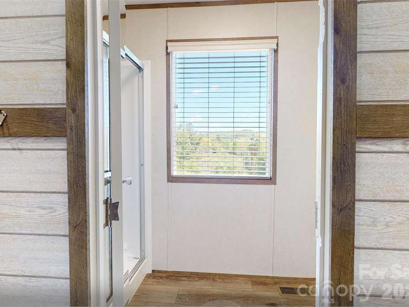 123 Big Oak Road, Hendersonville, NC 28792.  MLS# CAR4372705, YatesRealty ID 20526. 